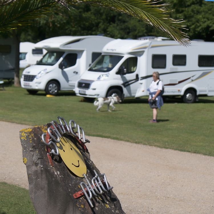Provence 2014 +20140621_0733 als Smart-Objekt-1 Kopie.jpg - Unser letzter Halt auf einem Stellplatz an der Mosel